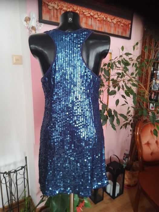 Sprzedam sukienkę z cekinami