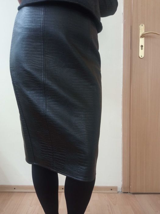 Продам спідницю з еко шкіри
