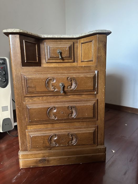 Quarto antigo completo