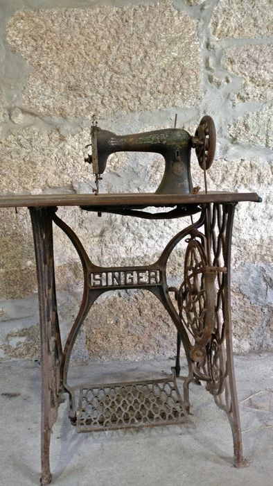 Máquina de costura Singer para restauro.