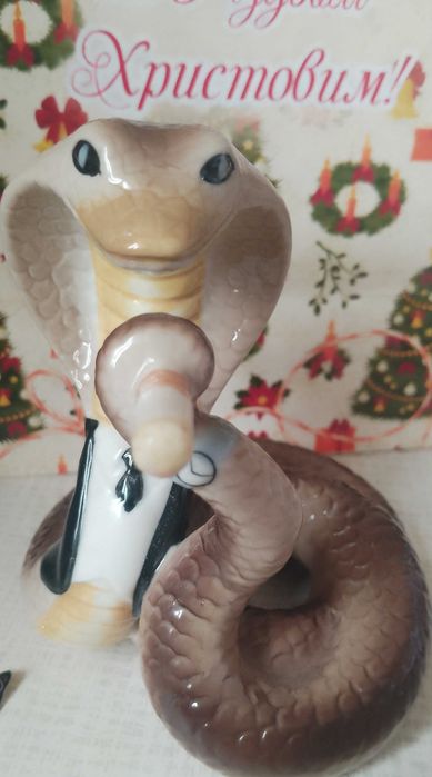 Декортивна перцелянова статуетка