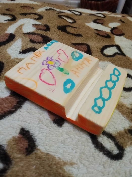 Підставка для телефону, дерево