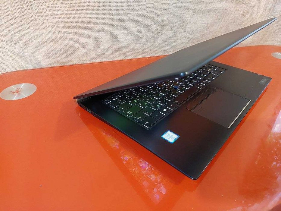 Ноутбук  Toshiba сенсорный/FULL HD/ i5-7200U/16 GB DDR4/256 GB