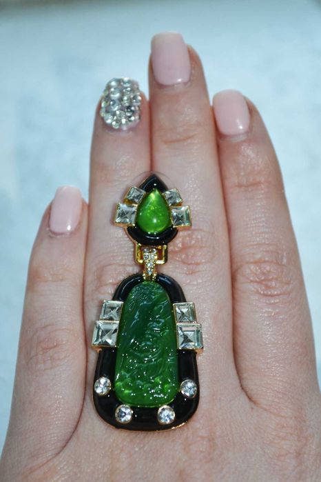 Роскошные серьги черные с зеленым monet