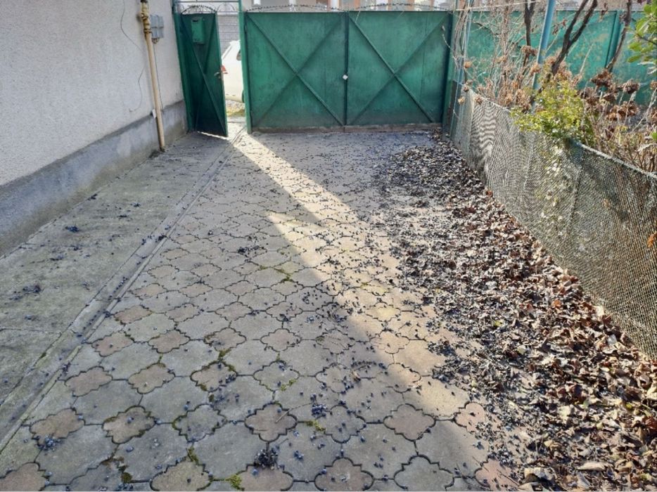 Продається напівособняк в центральній частині міста