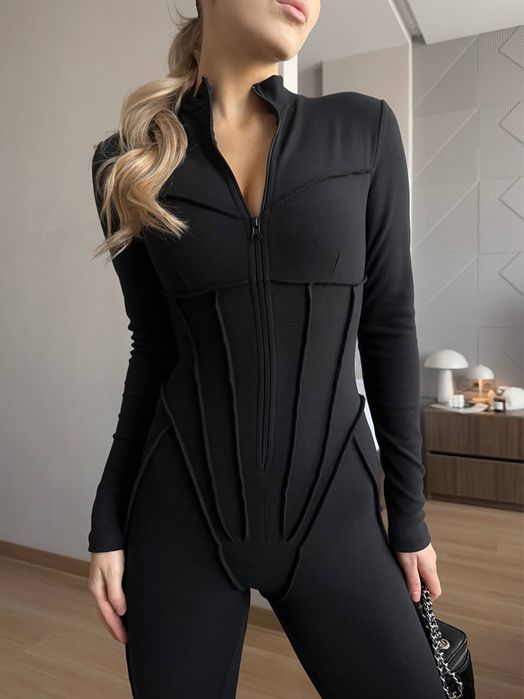 Комбінезон з акцентними швами