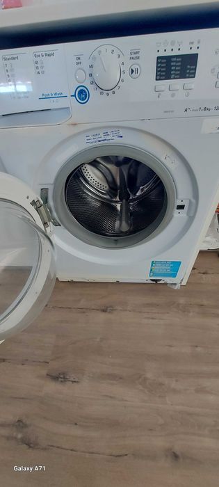 Máquina de lavar roupa avariada