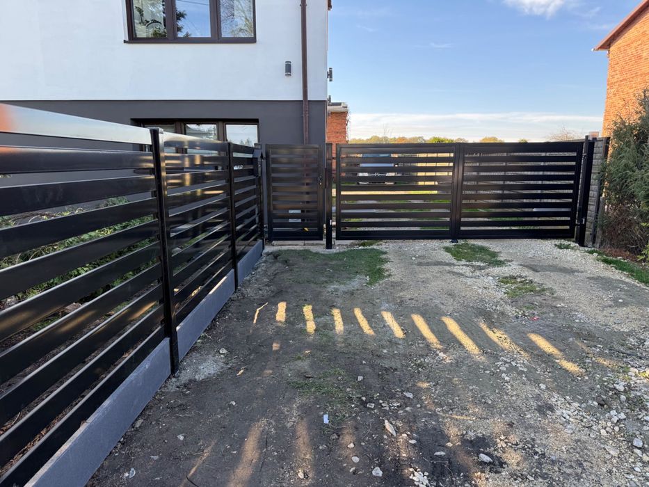 OGRODZENIE PALISADOWE  PALISADA montaż słupek ogrodzeniowy panelowe