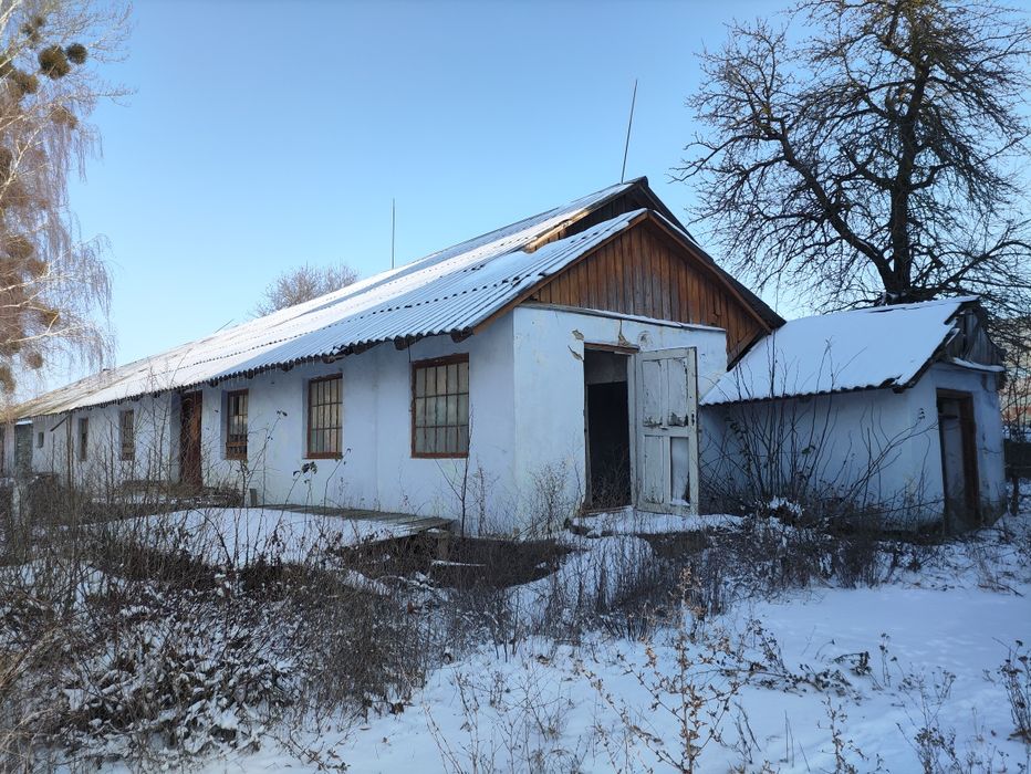 Продам приміщення, склади ... На території консервного заводу.