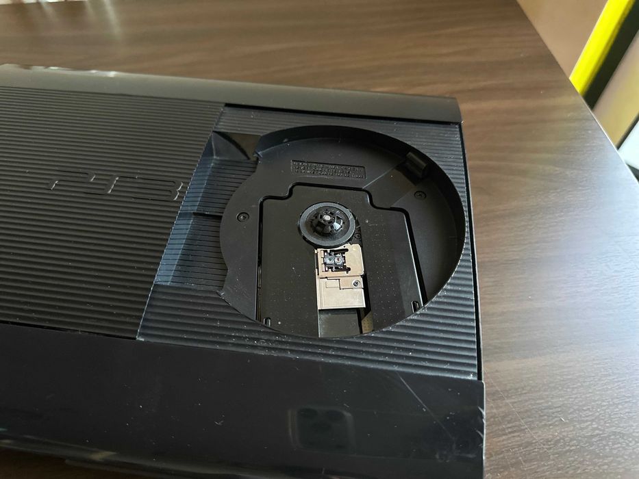 PS3 Super Slim 320GB - Desbloqueada + Jogos