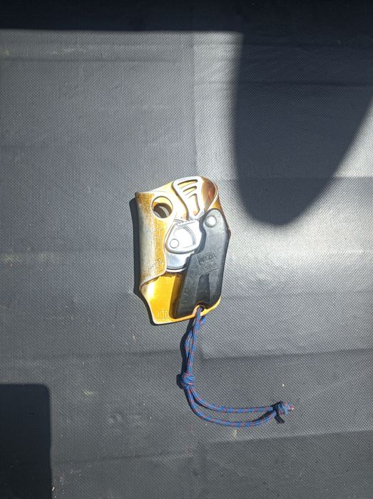 Arnes e material para subida