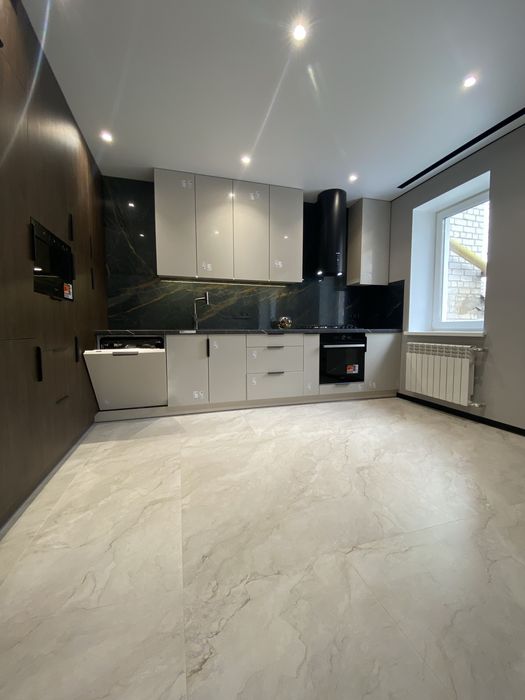 Продаж 3 кімнатної квартири/ Єроремонт/ цегла/ р-н Панчішної фабрики