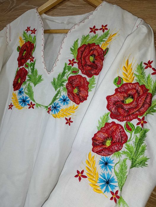 Вишиванка нова з маками на дівчину прибл.164-170 см 46-48р.M-L