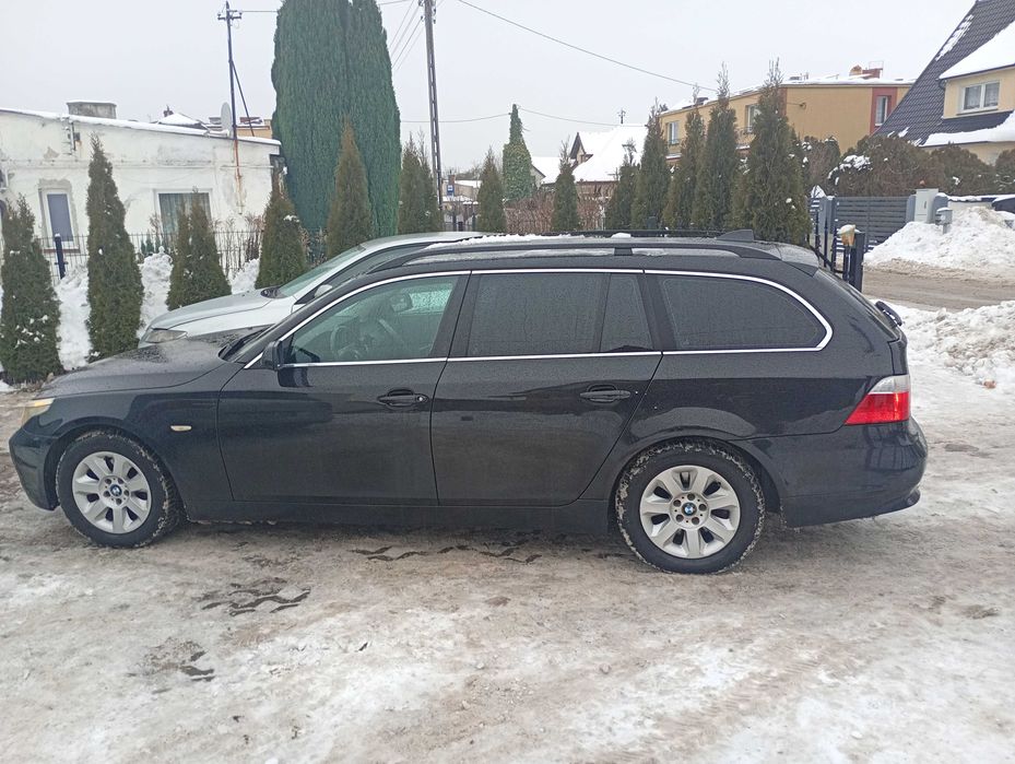 BMW E61  2.5 diesel kombi. Automat skory