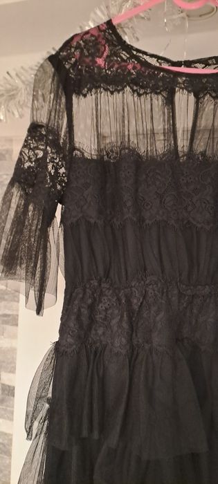 Czarna sukienka z koronki i tiulu Zara Basic