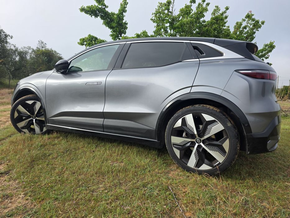 Megane E-tech EV60 Techno - RESERVADO -