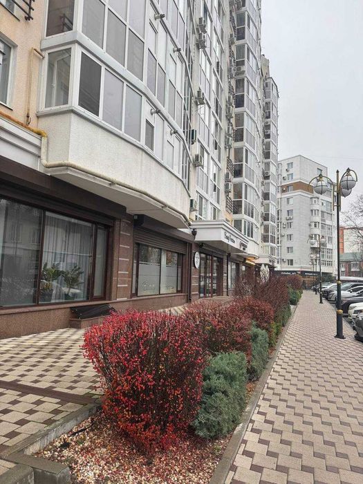 Продаж 1 кімнатної студії, з  виходом на терасу. Центр міста.