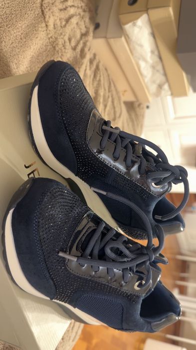 Buty na koturnie