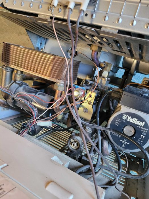 Kocioł Vaillant VUI PL 280-7 + sterownik VRT 390 + pompa + rury, 100% sprawności