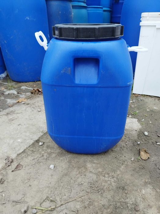 Beczki z uchwytami 60l