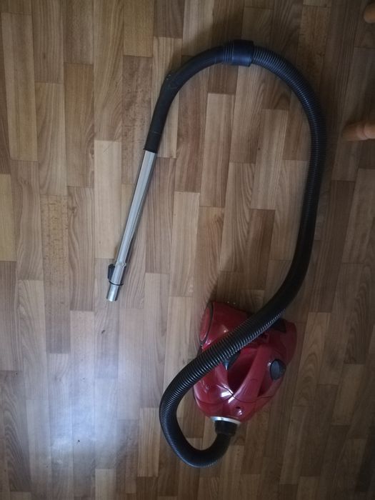 Пылесос " Saturn" - пылепоглощатель.