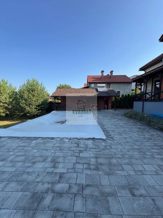 Продам готовий будинок з басейном, р-н індустріального коледжу