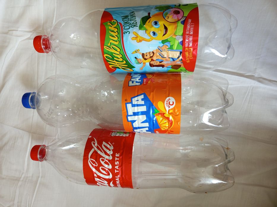 Бутылки, контейнеры.