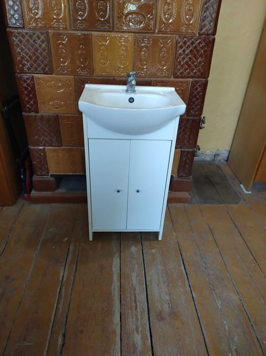 Umywalka z szafką i baterią, szerokość 45 cm