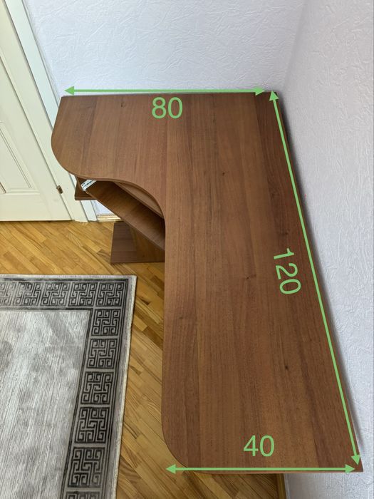 Кутовий комп’ютерний стіл