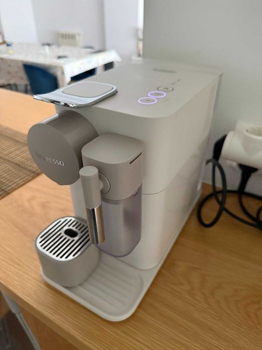 Máquina de Café DeLonghi Nespresso EN510.W Branco