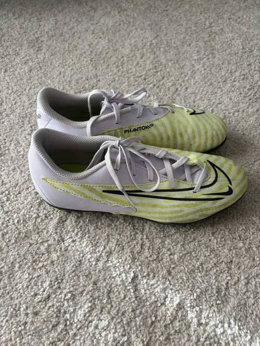 Chuteiras de piton Nike tamanho 36