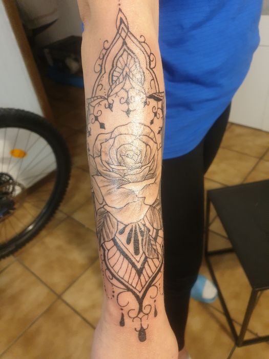 Tatuaze czarne i kolor