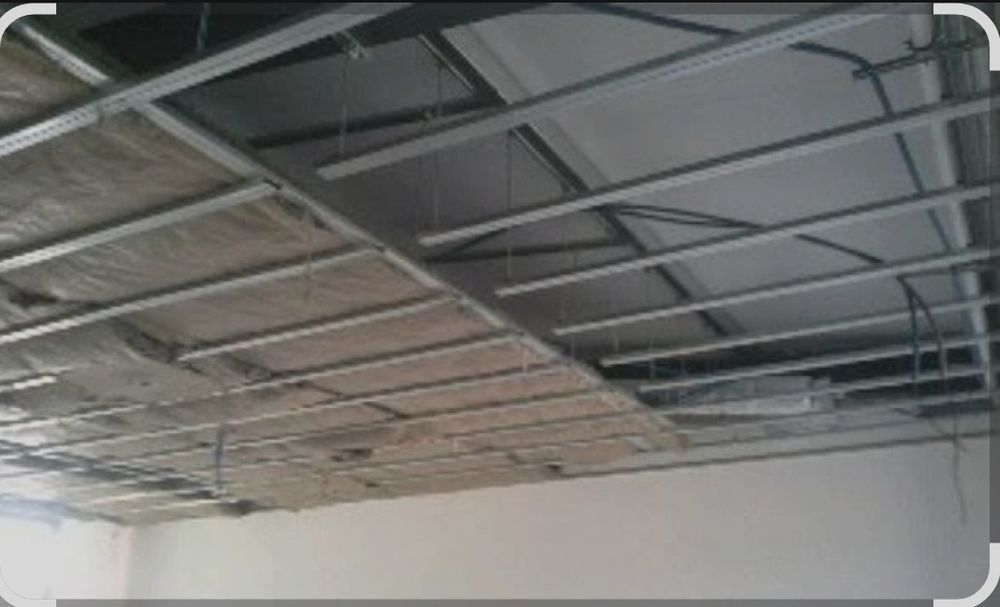 Trabalho com pladur, tetos falsos, pinturas, aplicamos capoto .