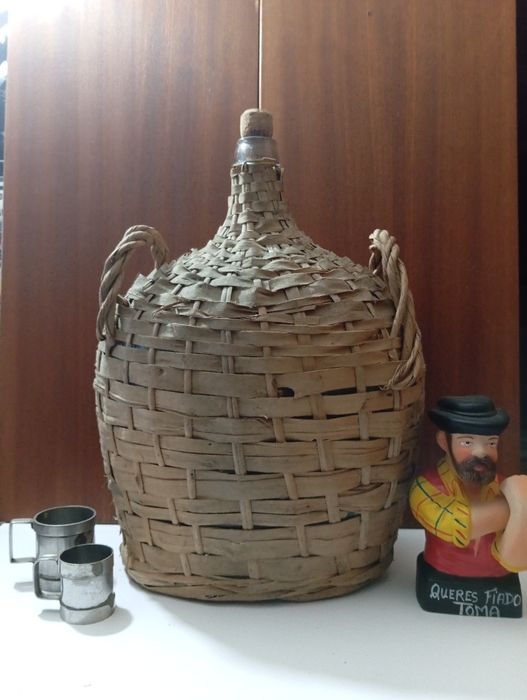 Garrafão antigo encestado