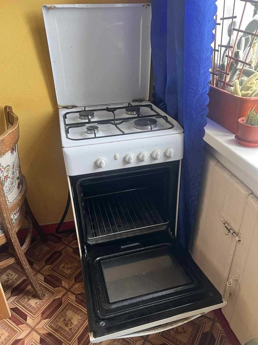 Кухонна газова плита Indesit K 242 G(W)/R із газовою духовкою