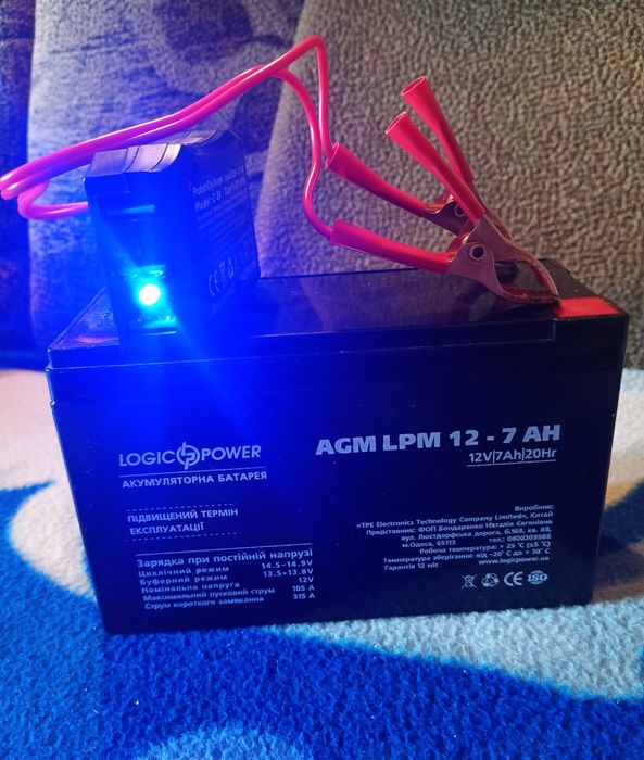 Універсальное зарядное с крокодильчиками 8V, 12V,до 24V с 3 USB портам