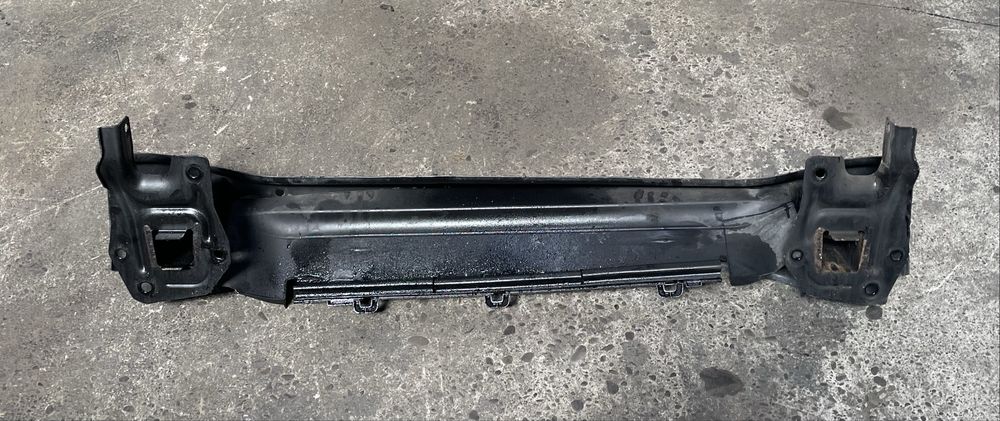 Підсилювач переднього бампера шина VW T5