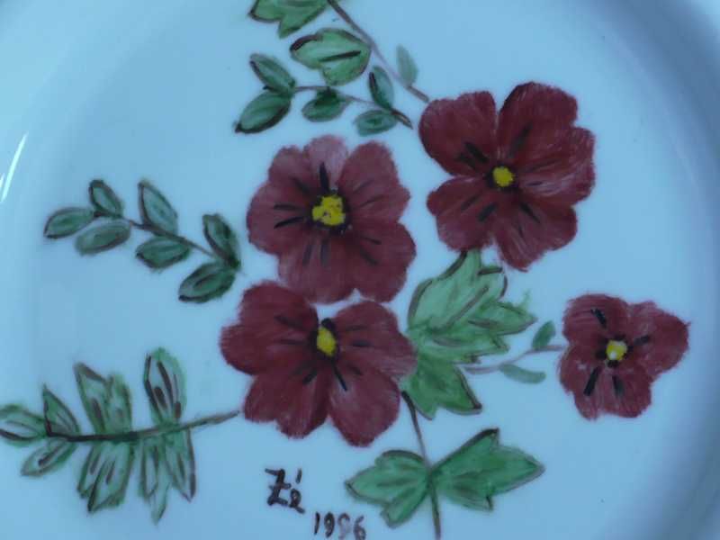 Hand-painted ceramic plate442546148271738881
