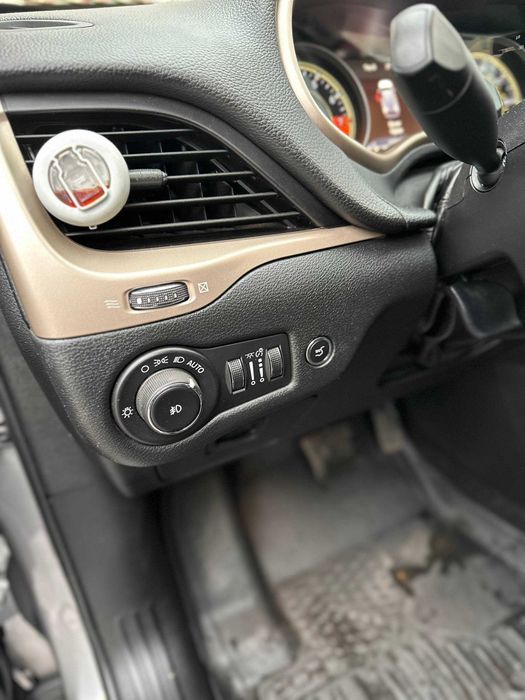 Jeep Cherokee 2015 3.2 газ/бензин Active Drive II максималка