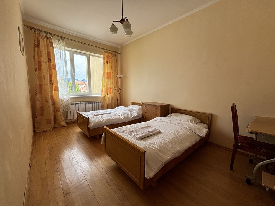 Трикімнатна квартира подобово біля собору