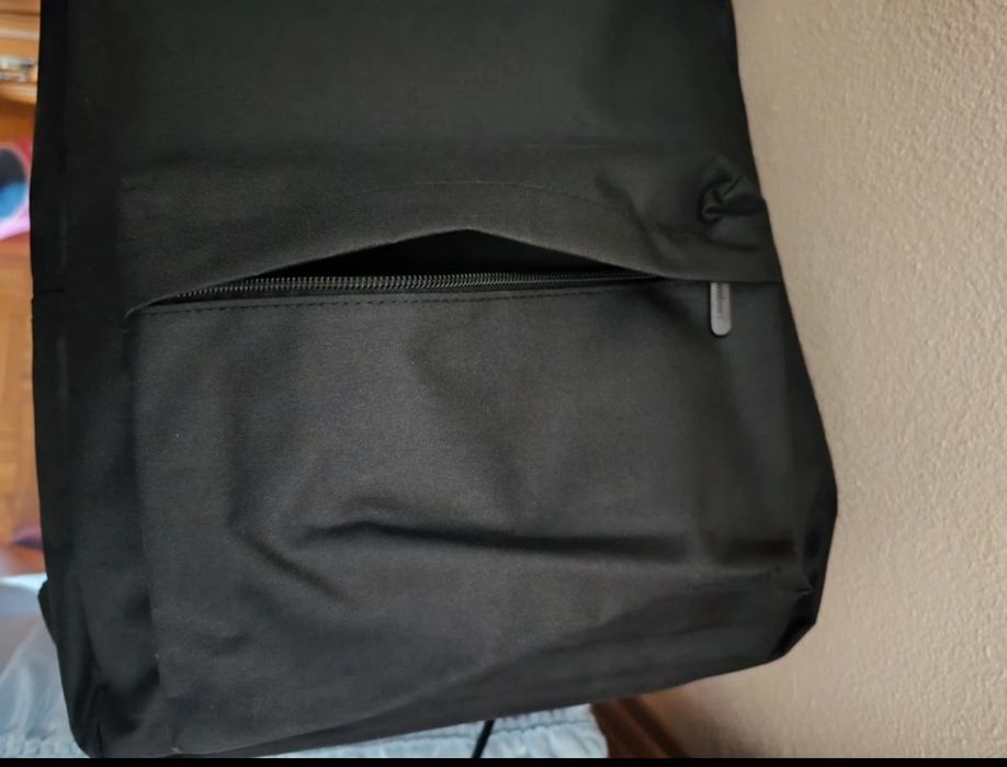 Mochila Escolar Preta, design moderno, prática da marca Ambar