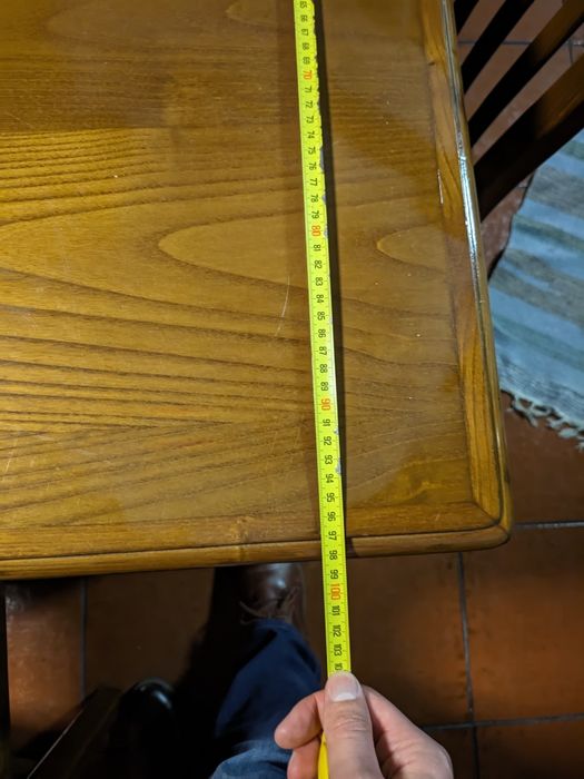 Mesa de jantar com madeira maciça (100 x 180 cm) e 6 cadeiras