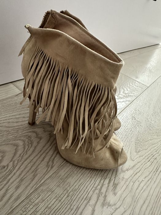 Фірмові чоботи/ туфлі/ сапожки на осінь-весну, стилтні, бежеві