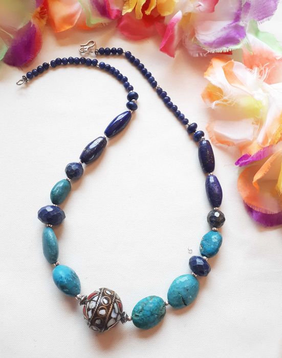 Naszyjnik z turkusów , srebra i kamieni lapis lazuli