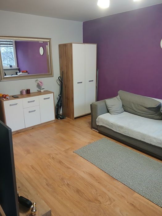 2 pokoje z osobną kuchnią ze zmywarką. Piwnica. Od 1.03