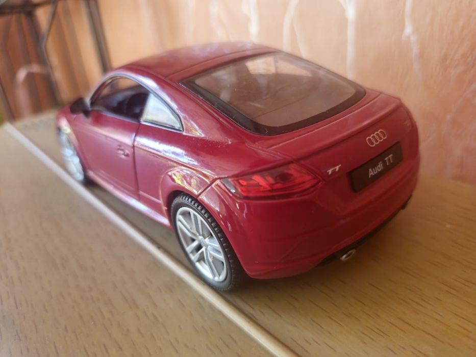 Model Audi TT 8S, 1/24, Welly