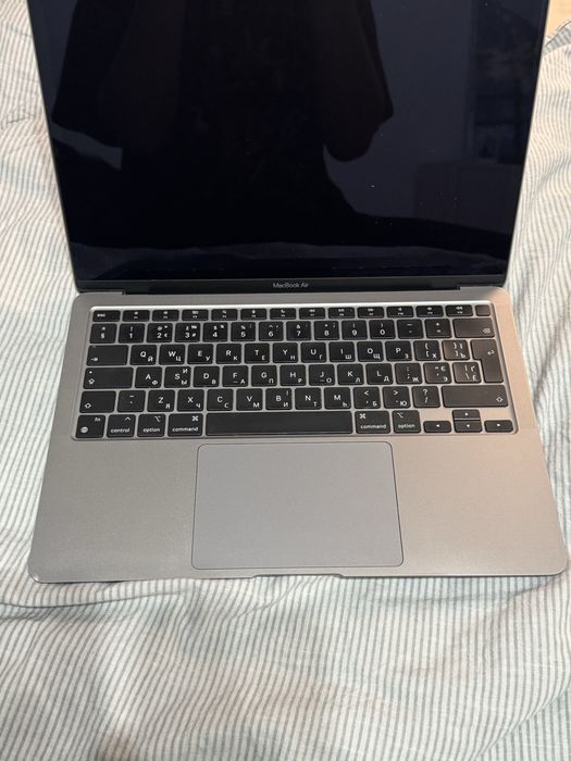 MacBook Air M1 (2020) – 8 GB RAM, 512 GB SSD
