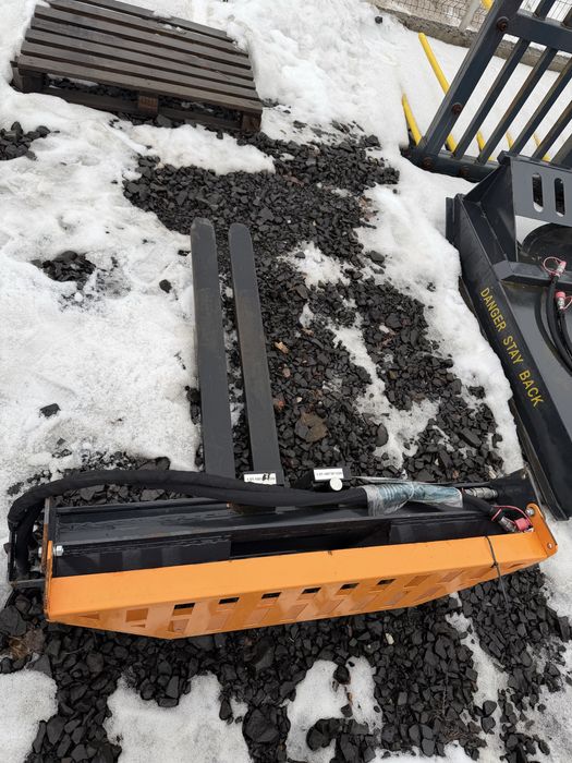 Нові нідравлічні  вила різних марок. для Bobcat. Ціна з ПДВ.