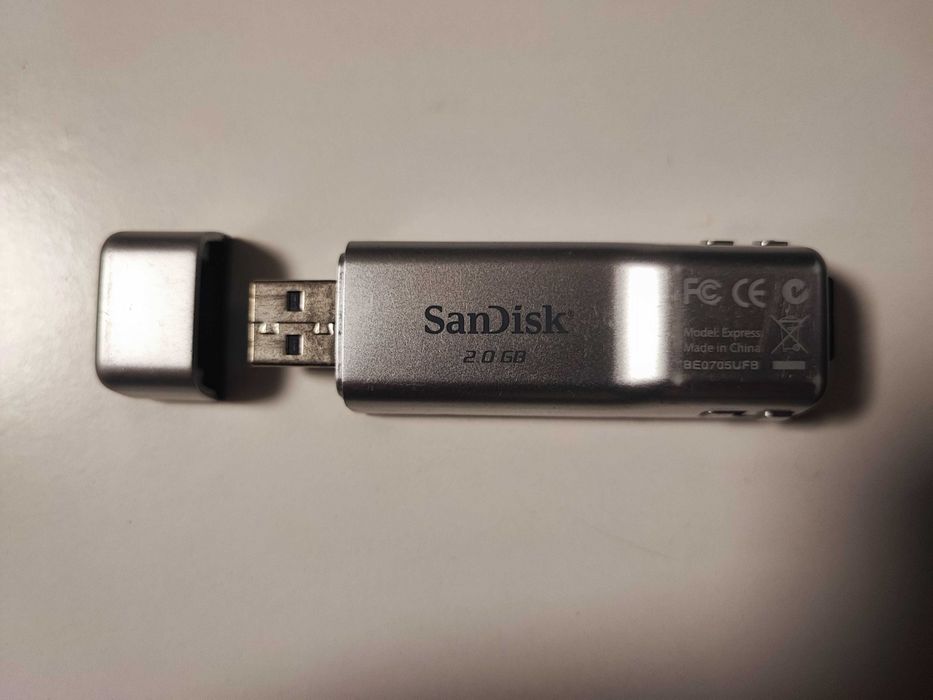 MP3-плеер SanDisk Sansa Express 2Gb+4Gb отличное состояние