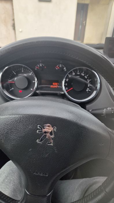 Sprzedam peugeot 5008 2012r 1.6  hdi  7-osob